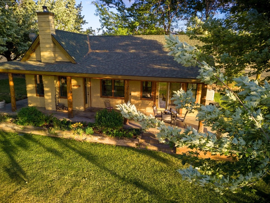 Armstrong Vineyard Cottage